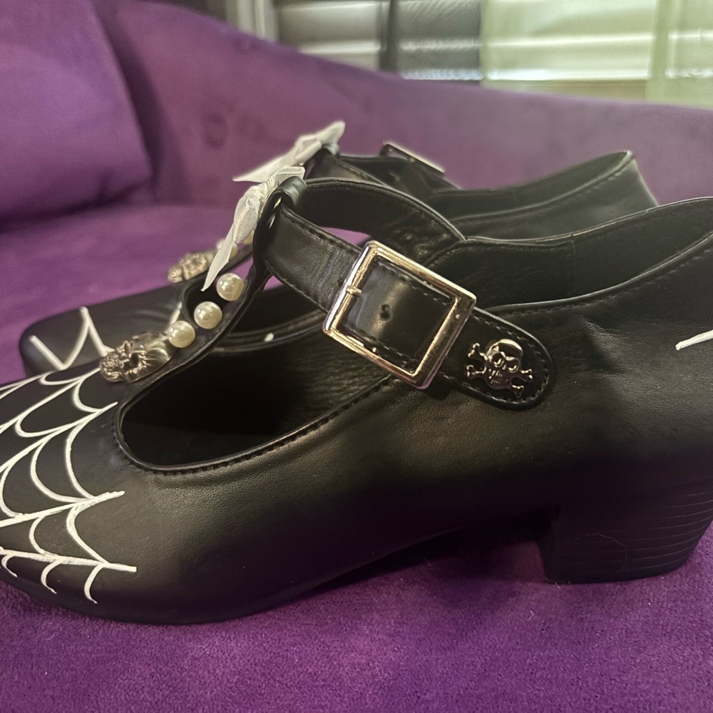 Black Spiderweb Mary Jane Heels with Pearl & Skull Charms, Removable Bows - Picture 7 of 8